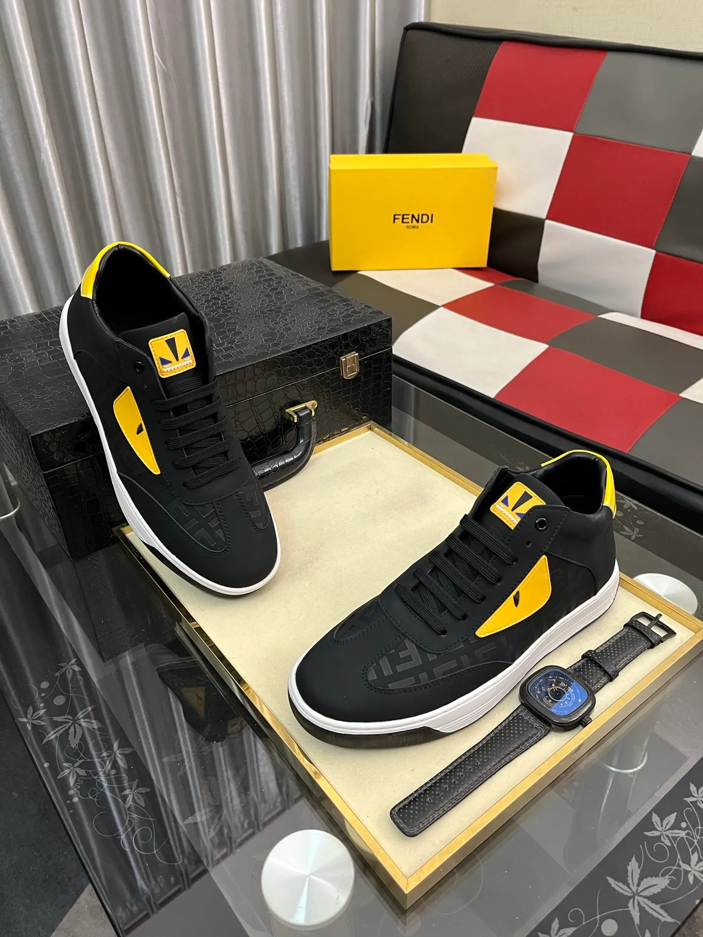 Ex-factory price: 420⌚️⌚️[Fendi] Fendi’s latest casual shoes for men! Available at counters simultaneously! A one-to-one replica of the original. The surface is made entirely of imported first-layer calfskin with crocodile pattern, the interior is made of first-layer water-dyed cowhide, and the original factory-supplied rubber outsole. Leading new fashion concepts. Matching code: 38-442️⃣Colors available